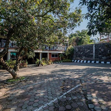 Urbanview Hotel Near Jatim Park 1 By Reddoorz Batu  Exterior photo