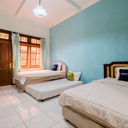 Urbanview Hotel Near Jatim Park 1 By Reddoorz Batu  Exterior photo