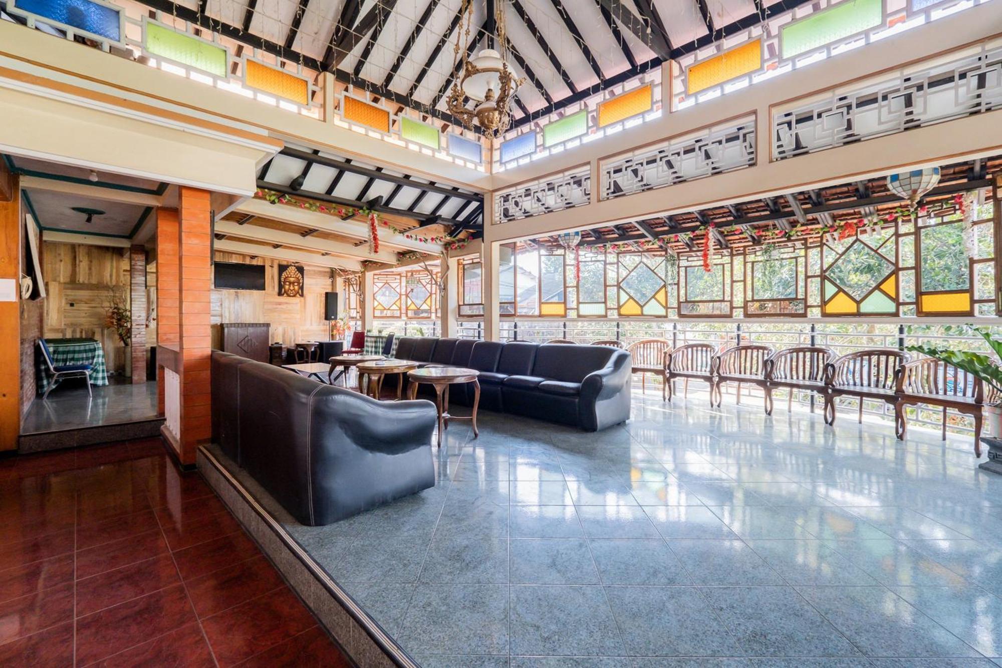 Urbanview Hotel Near Jatim Park 1 By Reddoorz Batu  Exterior photo