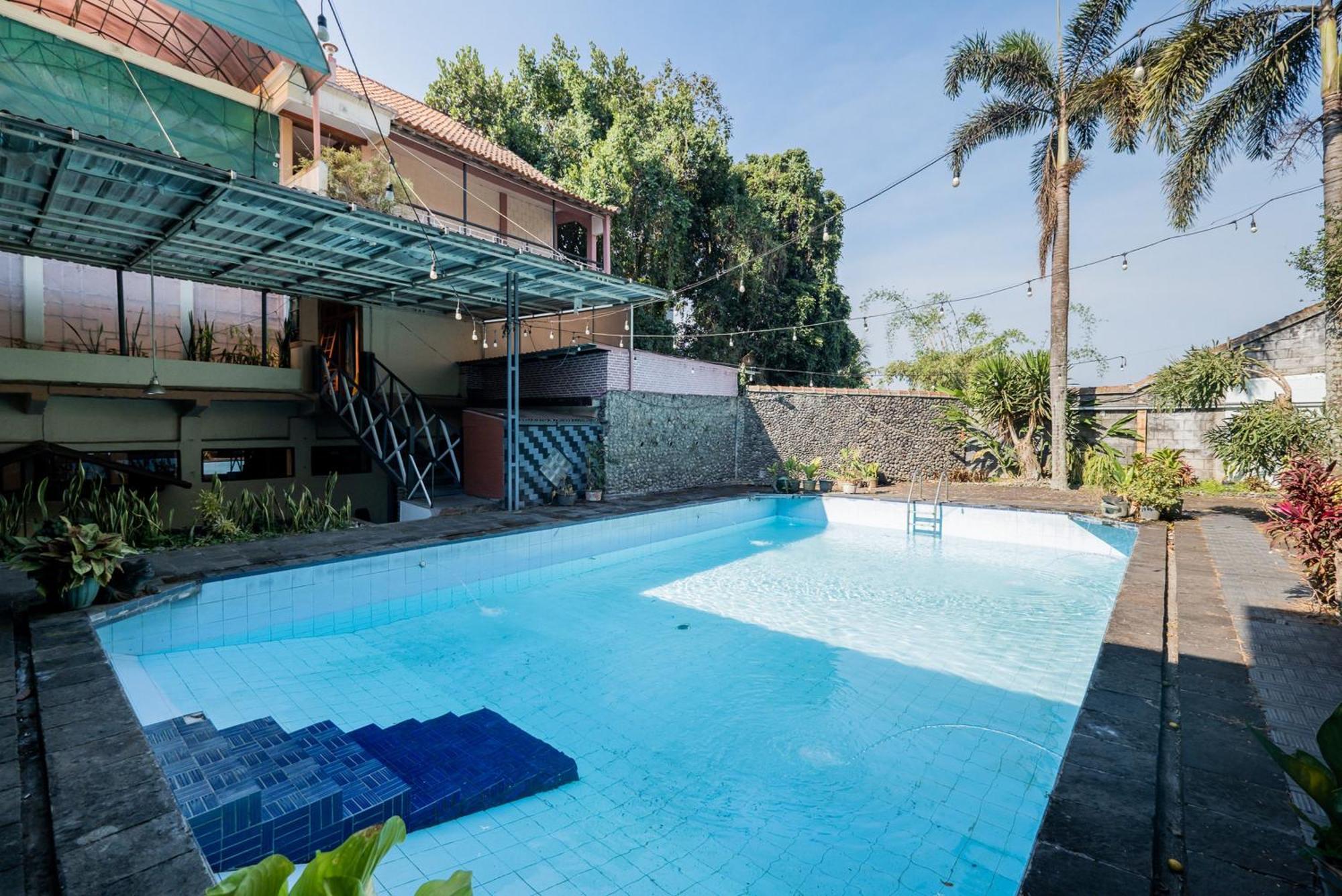 Urbanview Hotel Near Jatim Park 1 By Reddoorz Batu  Exterior photo