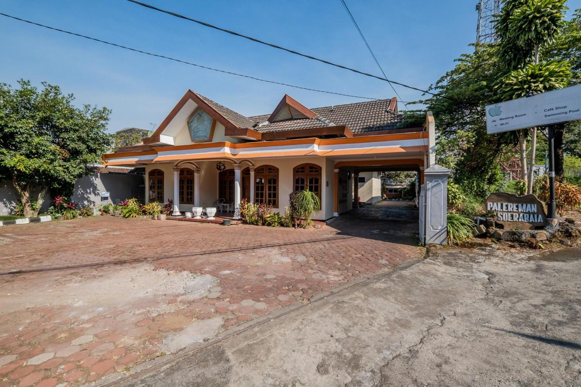 Urbanview Hotel Near Jatim Park 1 By Reddoorz Batu  Exterior photo