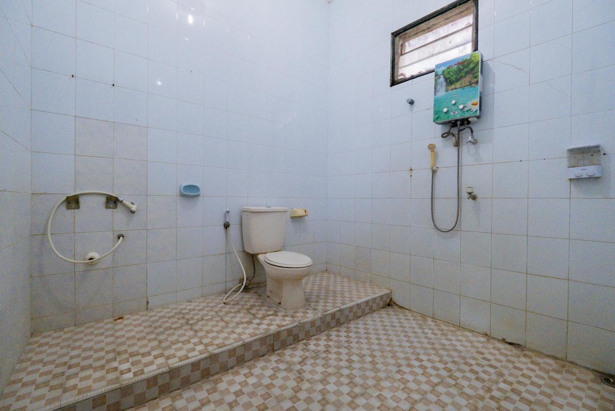 Urbanview Hotel Near Jatim Park 1 By Reddoorz Batu  Exterior photo