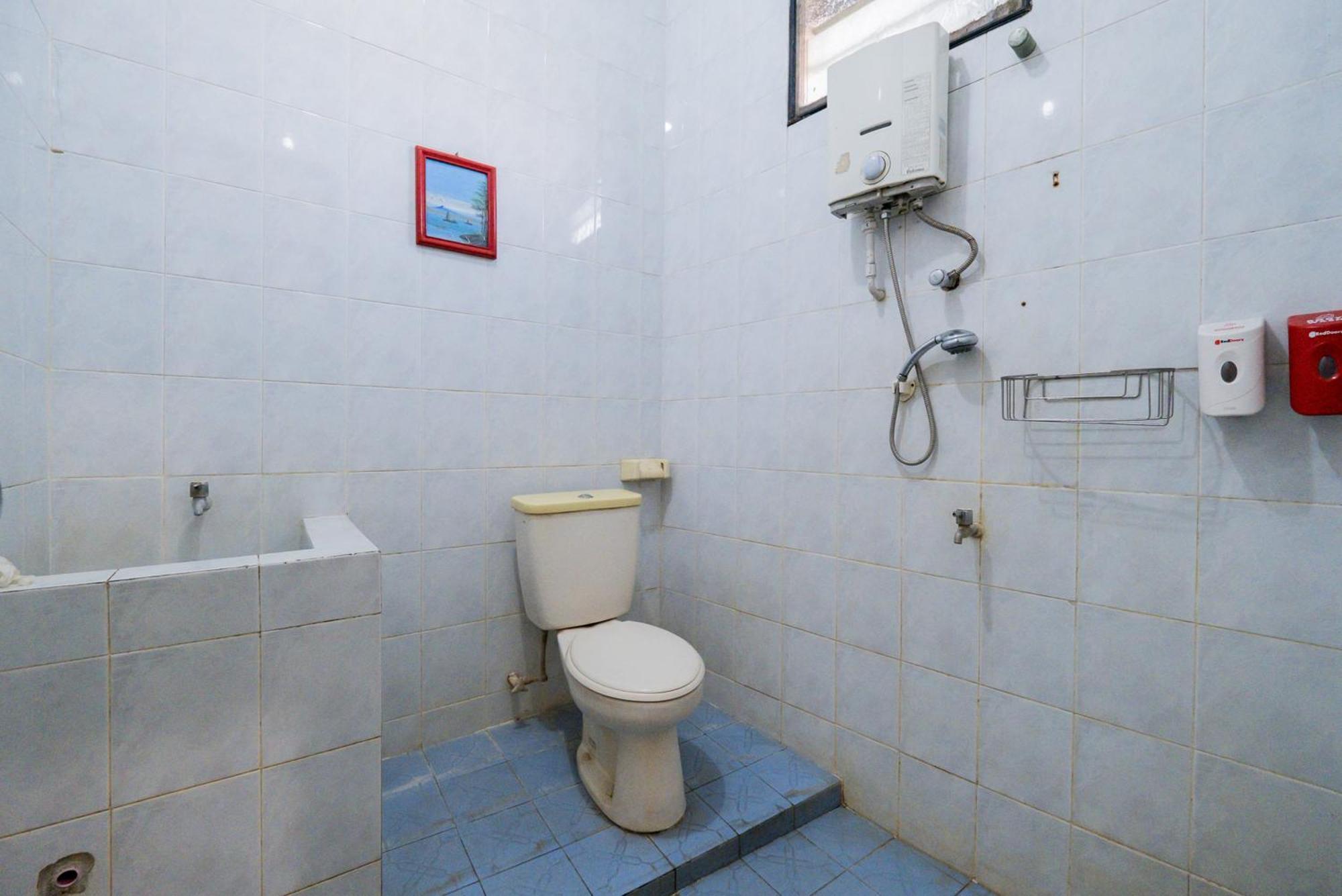 Urbanview Hotel Near Jatim Park 1 By Reddoorz Batu  Exterior photo