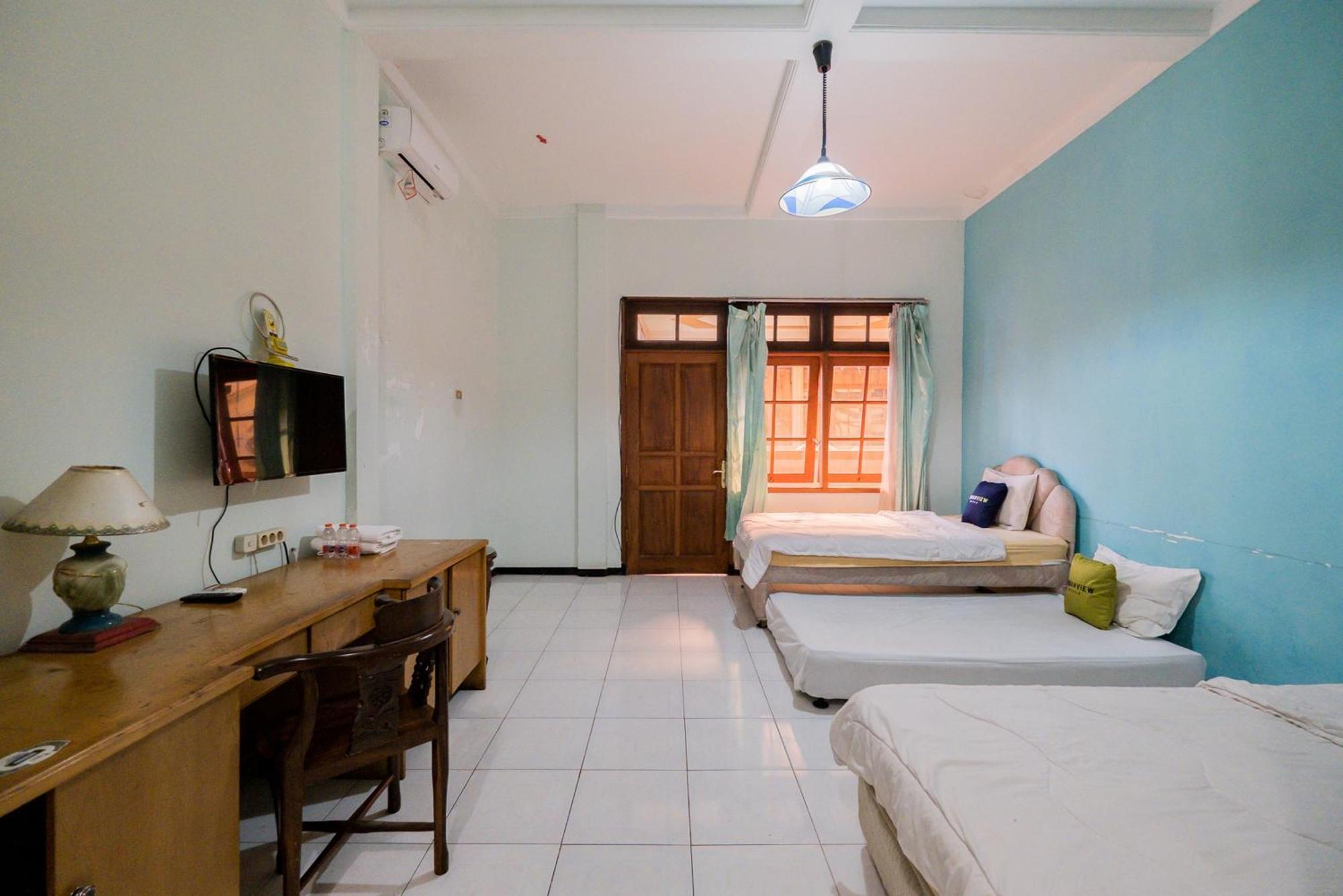 Urbanview Hotel Near Jatim Park 1 By Reddoorz Batu  Exterior photo