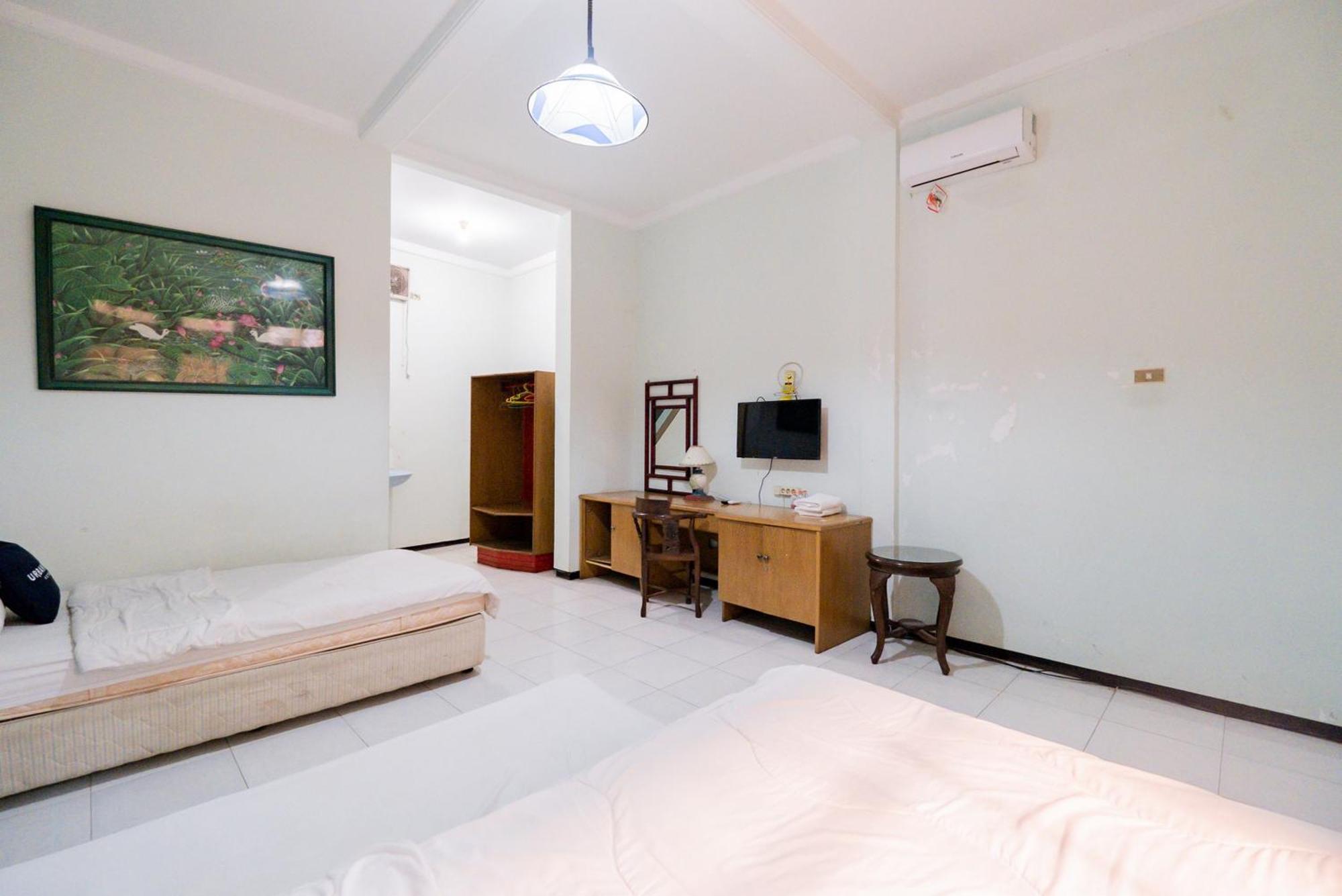 Urbanview Hotel Near Jatim Park 1 By Reddoorz Batu  Exterior photo