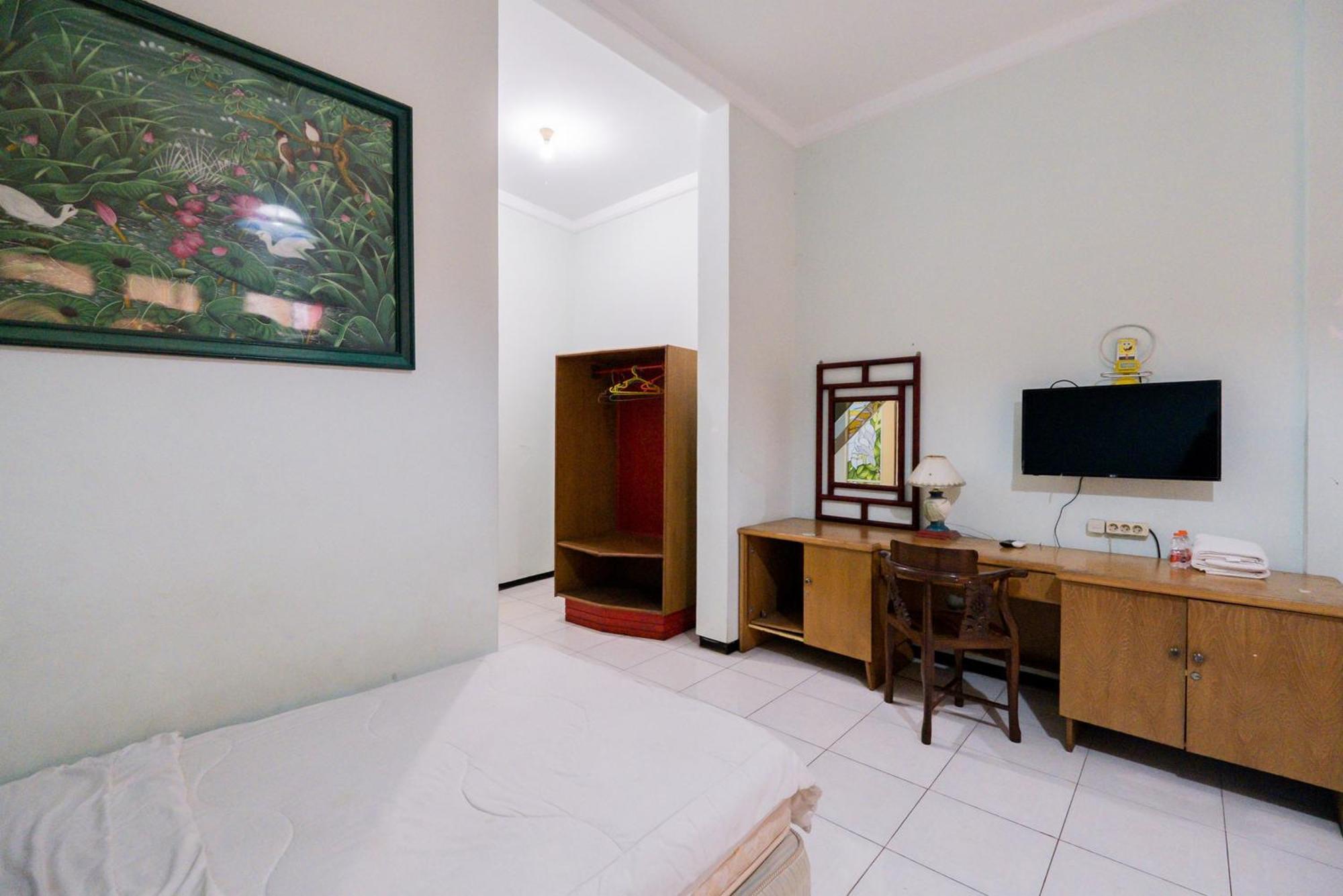 Urbanview Hotel Near Jatim Park 1 By Reddoorz Batu  Exterior photo