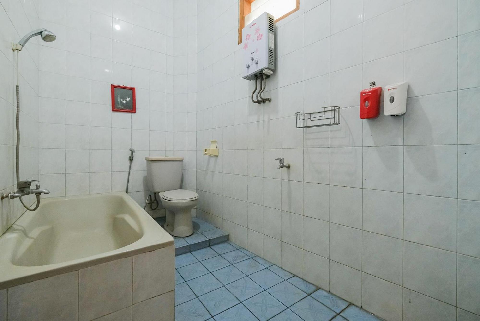 Urbanview Hotel Near Jatim Park 1 By Reddoorz Batu  Exterior photo