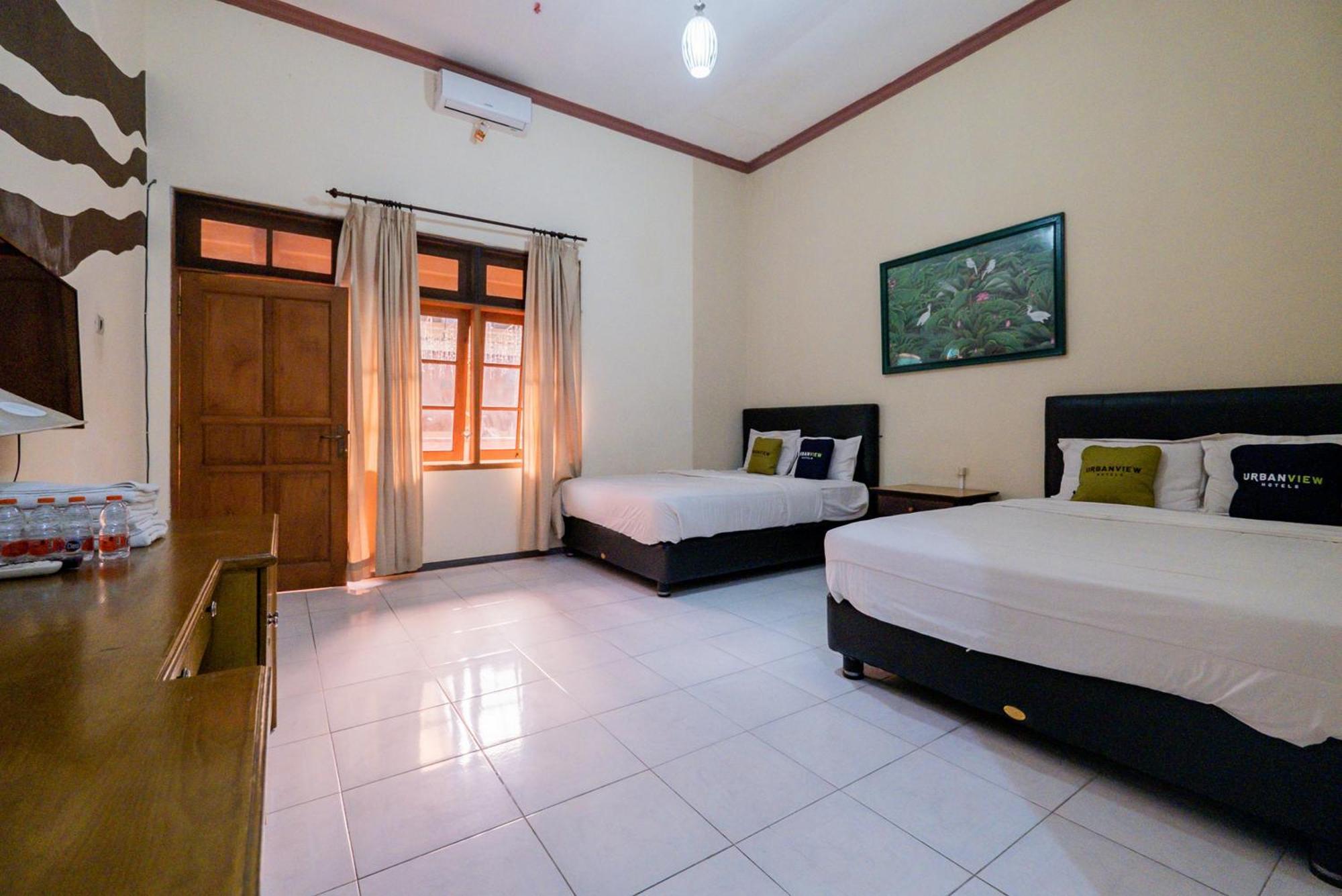Urbanview Hotel Near Jatim Park 1 By Reddoorz Batu  Exterior photo